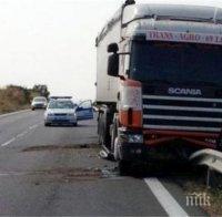 Катастрофа в Пловдив! Камион отнесе 