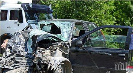 жестока катастрофа два голфа помляха айтос