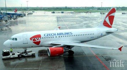 полет прага москва върнат чехия заради технически проблем