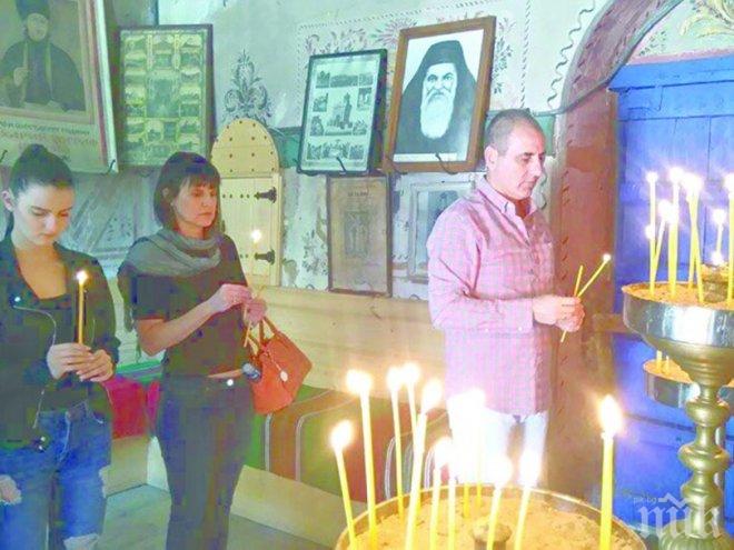 Цветанов се моли за здраве в Преображенския манастир  