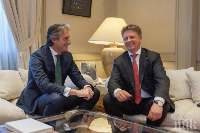 Испански министър предупреди, че компании ще напуснат Каталуния, ако се отцепи от Испания 
