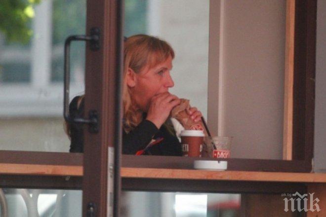 САМО В ПИК И РЕТРО! Елена Йончева с огромна драма - пълнее от стрес в парламента    