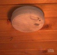 Оборудват с противопожарни датчици къщите на възрастни хора