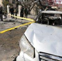 ЗВЕРСКИ АТЕНТАТ В ДАМАСК! Двама терористи се взривиха едновременно пред полицията, трети в магазин