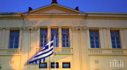 един ранен полицейски автобус превозващ затворници подпали солун