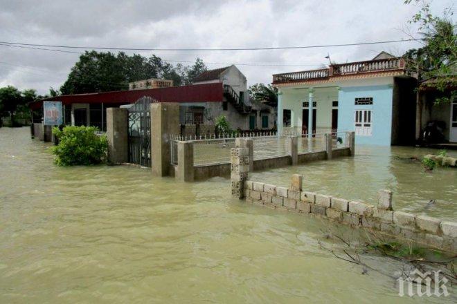 Потоп във Виетнам взе десетки жертви 