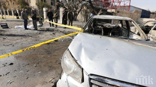 ЗВЕРСКИ АТЕНТАТ В ДАМАСК! Двама терористи се взривиха едновременно пред полицията, трети в магазин
