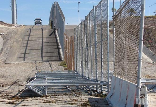 Властите в САЩ представиха осем прототипа на бетонната стена по границата с Мексико