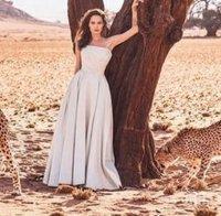 Анджелина Джоли се снима сред зверове в Африка