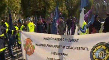 вътрешният министър валентин радев слезе протестиращите пожарникари