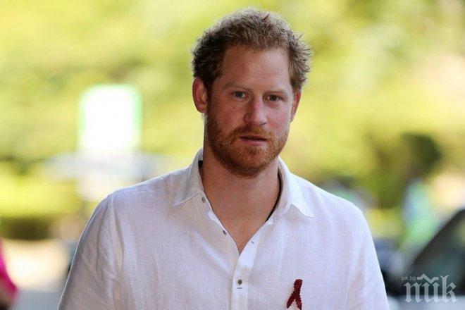 Принц Хари прие посмъртно отличие за Даяна заради помощта й за хората със СПИН