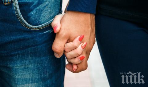 Вижте десетте лъжи, които всяка жена изрича на първа среща

