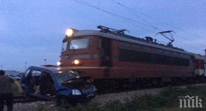 ШОК! Млад мъж е загинал, след като влак удари кола край Сливен 