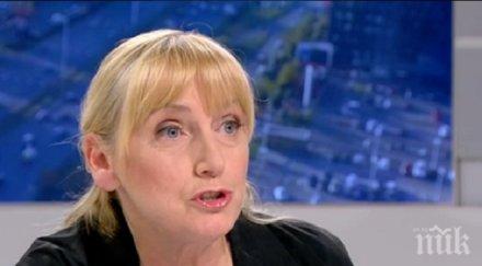 национален ефир елена йончева размаха снимка мигранти прескачащи оградата границата кадърът бил хит турция