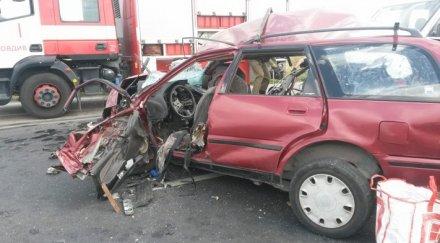 лошо пиян млад шофьор удари друга кола жена дете ранени