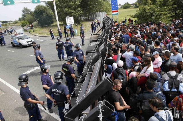 СХЕМИ! Спипаха 28 мигранти на границата между Румъния и Унгария