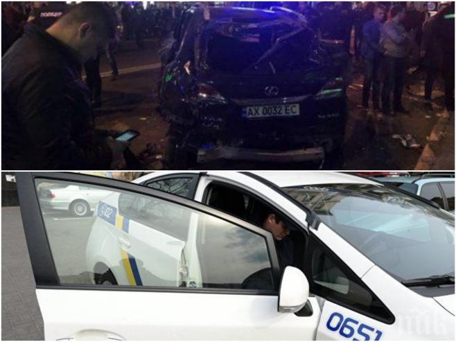 ИЗВЪНРЕДНО В ПИК! АД В УКРАЙНА! Автомобил се вряза в тълпа в центъра на Харков, има загинали (СНИМКИ/ВИДЕО)