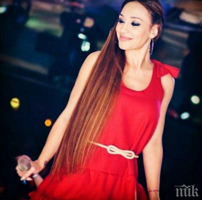 Мария Илиев преподава химия на деветокласници