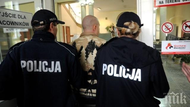 ЗВЕРСТВО! Eдин убит и осем ранени при атака с нож в полски МОЛ
