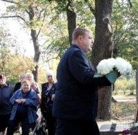 Красимир Каракачанов почете паметта на войниците, загинали в мирно време