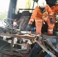 Трагедия!  Осем загинали и 33-ма пострадали при катастрофа на два автобуса в Малайзия (ВИДЕО)
