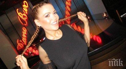 бременната магда снима бебето клип