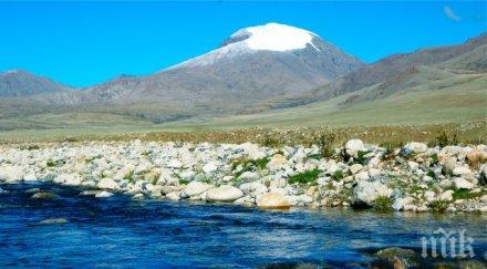 лавина уби алпинисти монголски връх