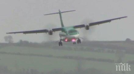 очевидци заснеха шокиращо приземяване пътнически самолет видео