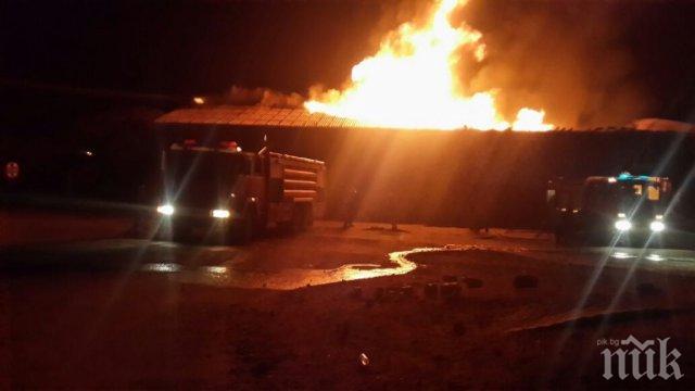 Запали се склад за найлон в Тополово