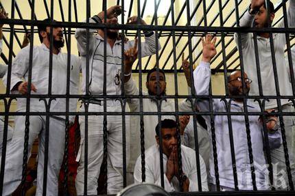 БЕЗПОЩАДНО! Египетският съд издаде 11 смъртни присъди на терористи