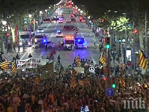 Многохиляден протест в Барселона, след като Испания обяви отнемането на автономията  (НА ЖИВО)