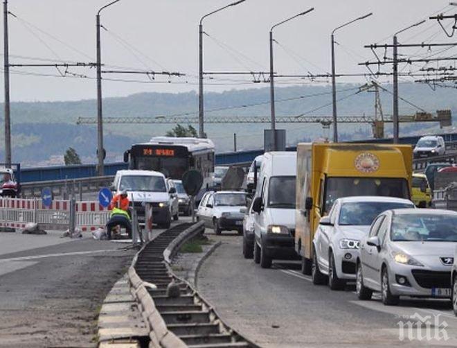 Изграждат интелигентна система за управление при катастрофи на Аспаруховия мост