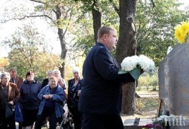 Красимир Каракачанов почете паметта на войниците, загинали в мирно време