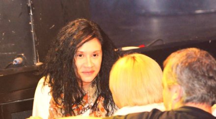 съквартирантите излизат прибежки къщата