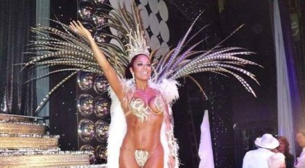 берлускони вкарва еротична танцьорка политиката