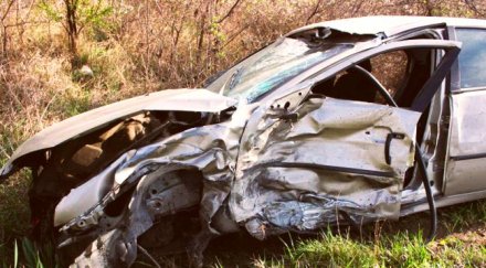 шест деца катастрофираха крадена кола