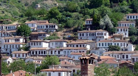 туристи нападат турско село оцелее края света