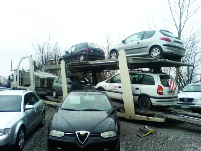 Мъж открадна кола и я предаде на вторични суровини