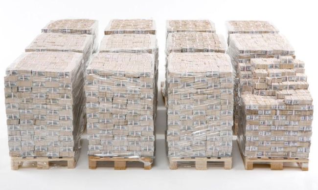 Въртят нелегален бизнес с цигари по морето