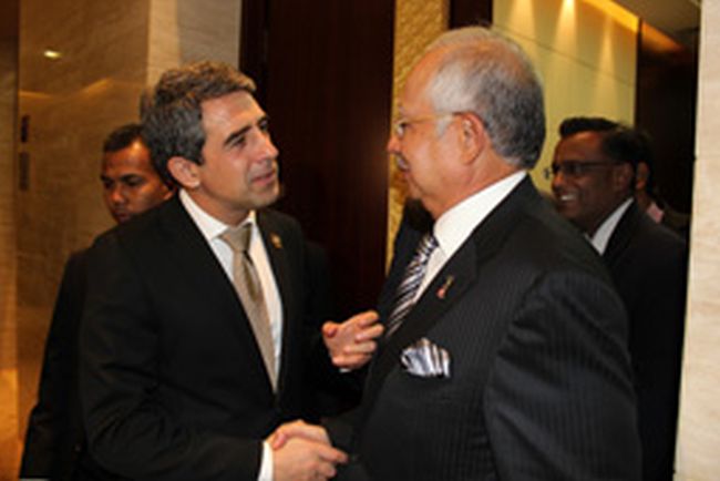 Премиерът на Малайзия проверява случая с осъдените българи