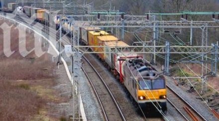 300 евакуирани заради дерайлирал влак белгия