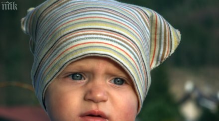 отнемат бебето нашенка англия таткото гледал порно