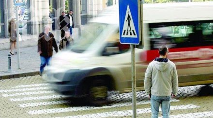 оон алармира 270 хиляди пешеходци загиват всяка година пътя