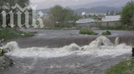 бистрица влачи труп мъж уловиха изчезне струма