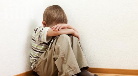 десетки деца жертви сексуално посегателство великобритания