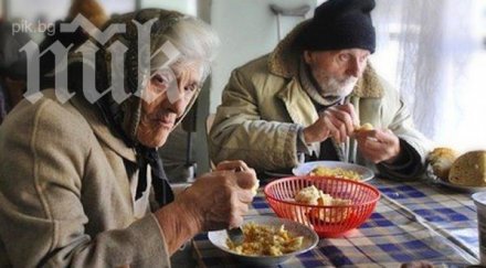 помогнаха бедни семейства храна празниците