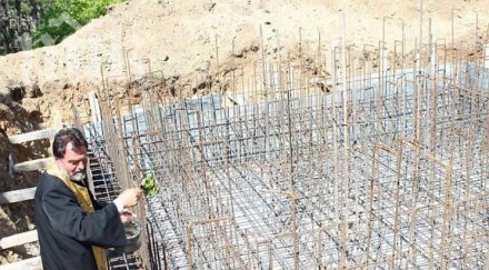 метров кръст пази благоевград