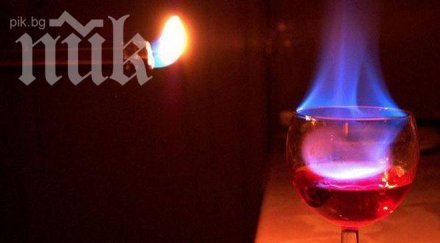 барман подпали лицето клиент русия видео