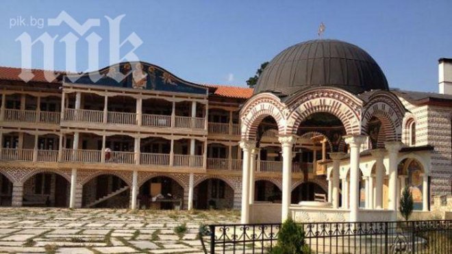 В Гигинския манастир посрещат Великден с час по-късно 