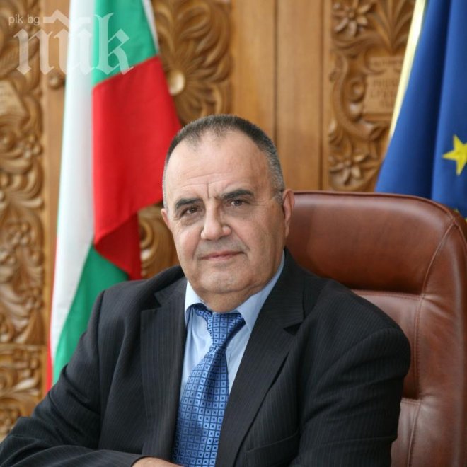 Божидар Димитров: Забранете изложбата на трупове 